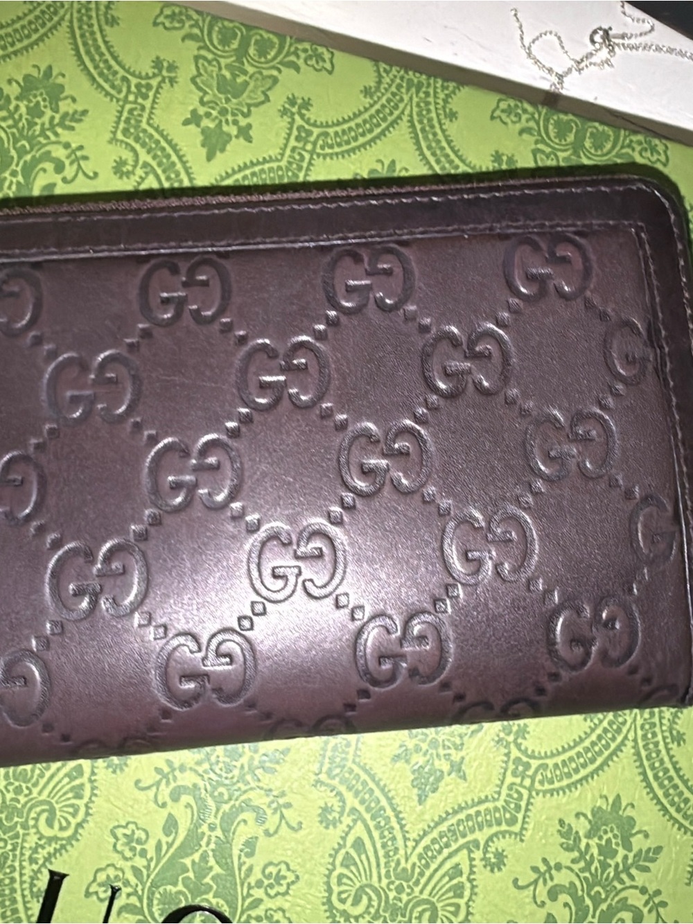 Gucci Guccissima zip-around wallet features signature embossed monogram leather - Picture 8 of 14